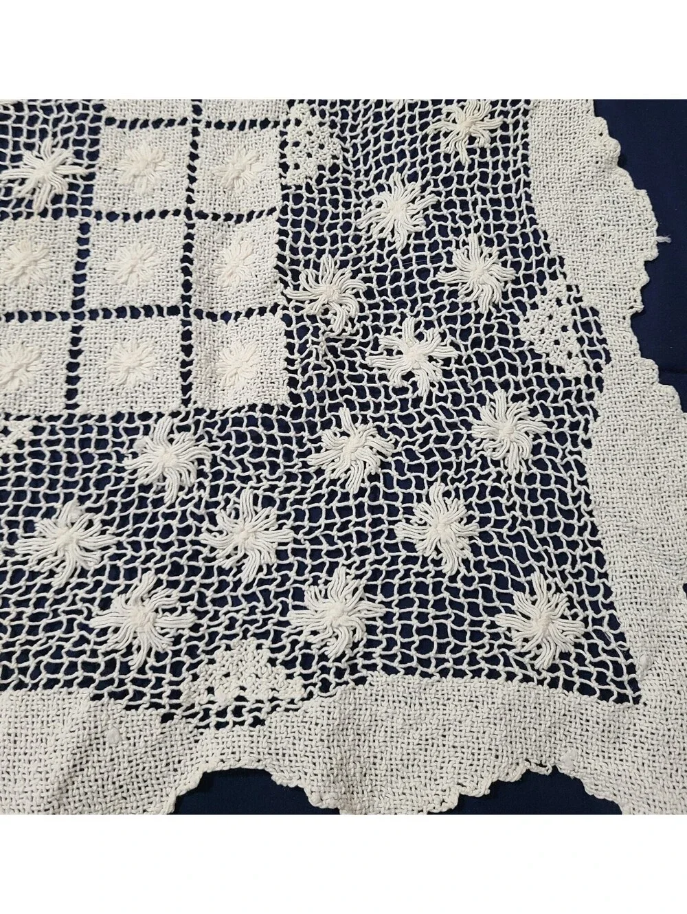Vtg Handmade Crochet Lace Table Topper Spider Motif Filet Lace Size 24x24 Cream
